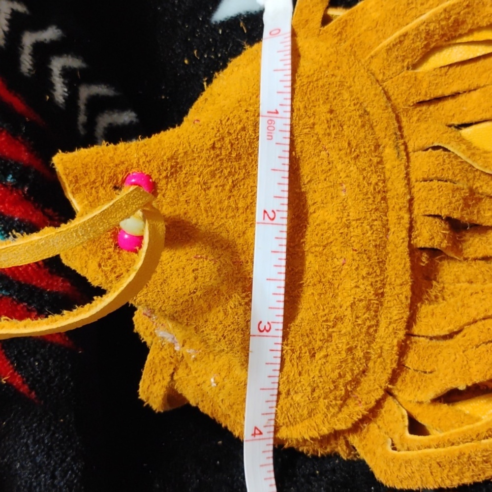 4 Small Buck Skin Medicine BagsWith Fringes And Accent Beads. Long Draw Closure. - Picture 4 of 10